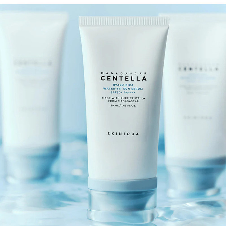 کرم ضد آفتاب بدون رنگ سنتلا، 50 SPF، مدل 1004، مناسب پوست حساس، نرمال و خشک و حجم 50 میلیلیتر، محافظت کننده در برابر اشعه UVA و UVB، بدون تست حیوانی، ++++PA، آبرسان، ضد التهاب، با ماندگاری 3 ساعته