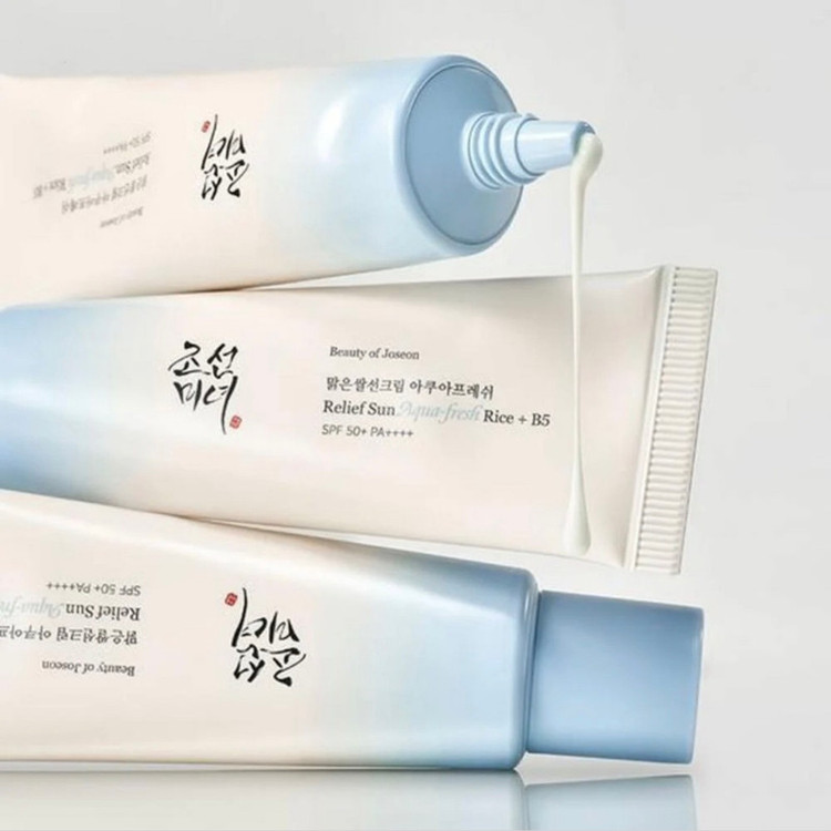 کرم ضدآفتاب بی رنگ صورت بیوتی آف جوسان SPF 50 مدل آکوا فرش حجم ۵۰ میلی لیتر