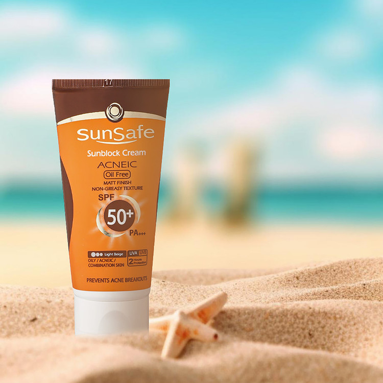 کرم ضدآفتاب و آنتیآکنه رنگی سانسیف مدل SPF50، مناسب پوستهای چرب، حجم 50 میلیلیتر