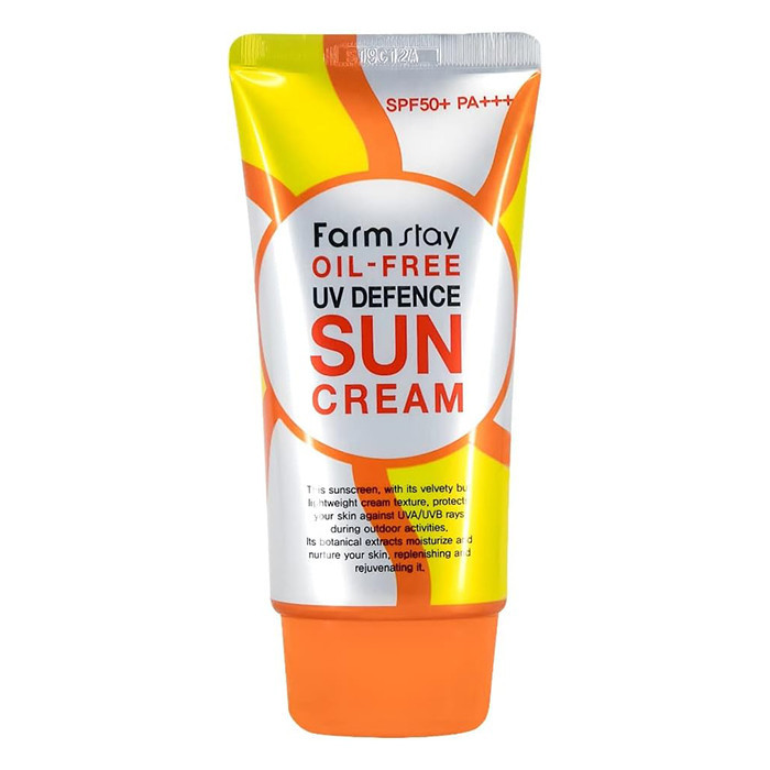 کرم ضد آفتاب بی رنگ فارم استی spf 50 مدل OIL-FREE مناسب پوست های مختلط و چرب حجم 70 میلی لیتر