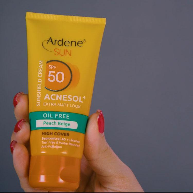کرم ضد آفتاب رنگی آردن سان SPF 50 مدل Peach Beige محافظ UVA،UVB مناسب انواع پوست حجم 50 میلی لیتر مجموعه دو عددی 