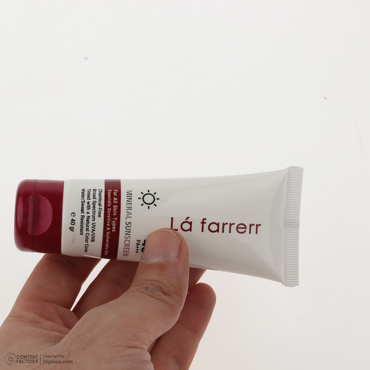 کرم ضد آفتاب رنگی لافارر SPF 40 مدل مینرال حاوی محافظ UVA و UVB و PA+++ مناسب انواع پوست حجم 40 میلیلیتر