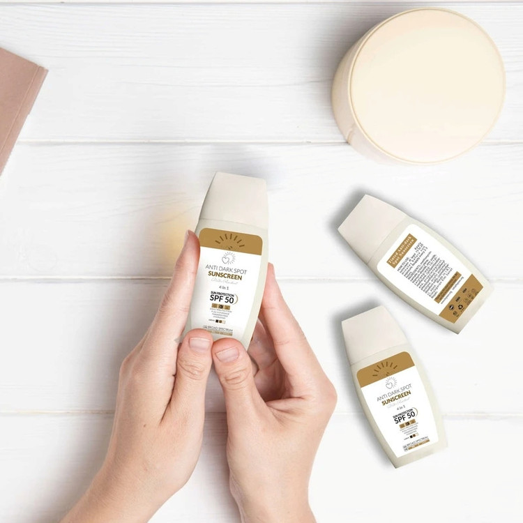 کرم ضد آفتاب و ضد لک رنگی هپسان SPF50 مدل 4 محافظ UVA ،UVB و PA++++ و حاوی ویتامین C بژ طبیعی مناسب برای پوست چرب و مختلط حجم 50 میلی لیتر