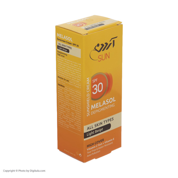 کرم ضد آفتاب رنگی آردن سان، SPF 30، مدل Light Beige، مناسب انواع پوست با تنالیته روشن و حجم 50 میلیلیتر، ضد آب، محافظتکننده در برابر اشعههای UVA و UVB، ضد لک، دارای فرمولاسیون ویتامینهای C و E، با ماندگاری 2 ساعته