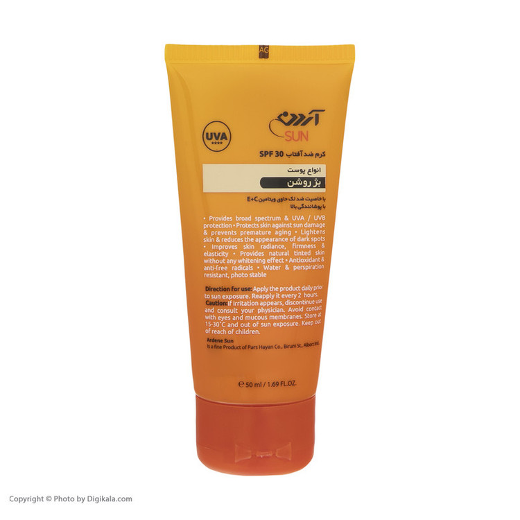 کرم ضد آفتاب رنگی آردن سان، SPF 30، مدل Light Beige، مناسب انواع پوست با تنالیته روشن و حجم 50 میلیلیتر، ضد آب، محافظتکننده در برابر اشعههای UVA و UVB، ضد لک، دارای فرمولاسیون ویتامینهای C و E، با ماندگاری 2 ساعته