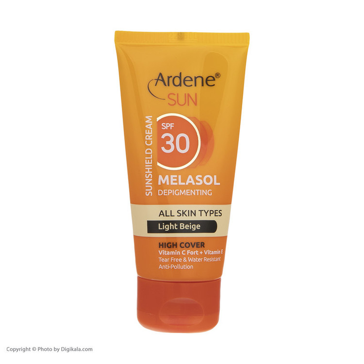کرم ضد آفتاب رنگی آردن سان، SPF 30، مدل Light Beige، مناسب انواع پوست با تنالیته روشن و حجم 50 میلیلیتر، ضد آب، محافظتکننده در برابر اشعههای UVA و UVB، ضد لک، دارای فرمولاسیون ویتامینهای C و E، با ماندگاری 2 ساعته