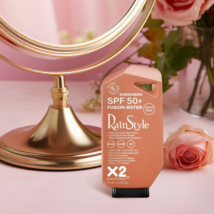 کرم ضدآفتاب رنگی رین استایل، SPF50، مدل فیوژن واتر، مناسب انواع پوست با تنالیته متوسط و حجم 70 میلیلیتر، ضد آب، محافظتکننده در برابر اشعههای UVA و UVB، غیر کومدونزا و فاقد پارابن، الکل و چربی، ضد چروک، با ماندگاری 5 ساعته