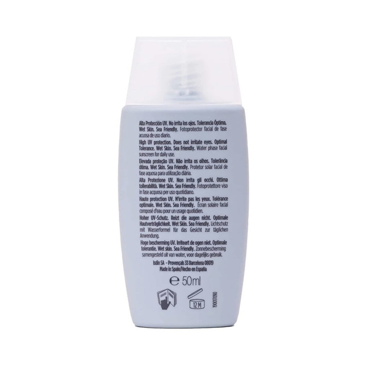 کرم ضد آفتاب بدون رنگ ایزدین SPF 50 مدل فیوژن واتر مناسب انواع پوست حجم 50 میلیلیتر