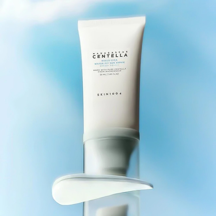 کرم ضد آفتاب بدون رنگ اسکین 1004 SPF 50 مدل Hyalu-Cica Water محافظ UVA ،UVB، مناسب برای انواع پوست، حجم 50 میلیلیتر