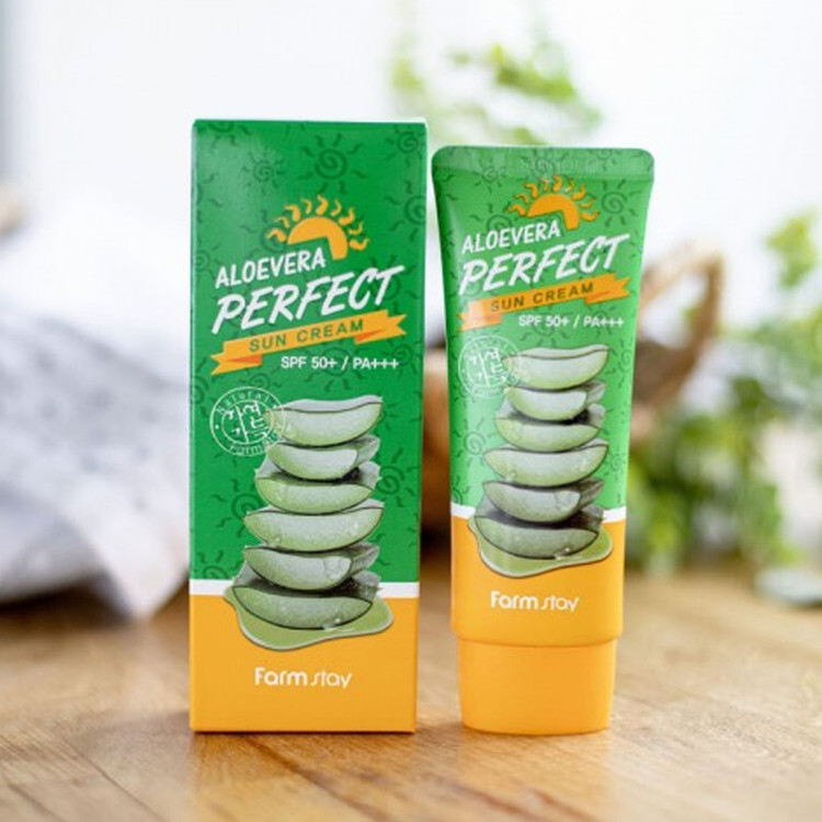 کرم ضد آفتاب بدون رنگ فارم استی SPF 50 مدل ALOEVERA مناسب انواع پوست حجم 70 میلی لیتر