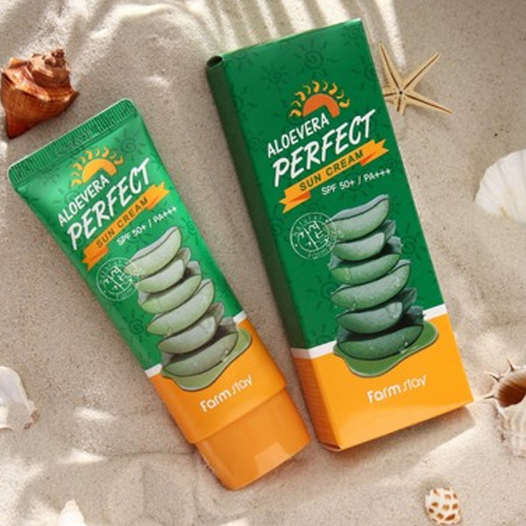 کرم ضد آفتاب بدون رنگ فارم استی SPF 50 مدل ALOEVERA مناسب انواع پوست حجم 70 میلی لیتر