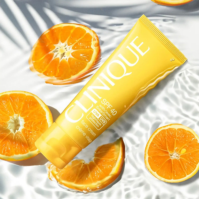 کرم ضد آفتاب بیرنگ صورت و گردن کلینیک PA+ SPF 40 مدل Solar Smart محافظ در برابر UVA و UVB مناسب برای پوست حساس حجم 50 میلیلیتر