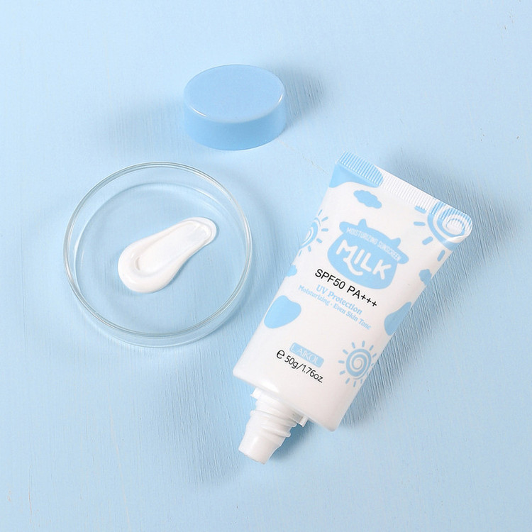 کرم ضد آفتاب بدون رنگ لایکو SPF 50 مدل شیر گاو محافظ UVA ،UVB و PA+++ ، مرطوب کننده، مناسب انواع پوست وزن 50 گرم