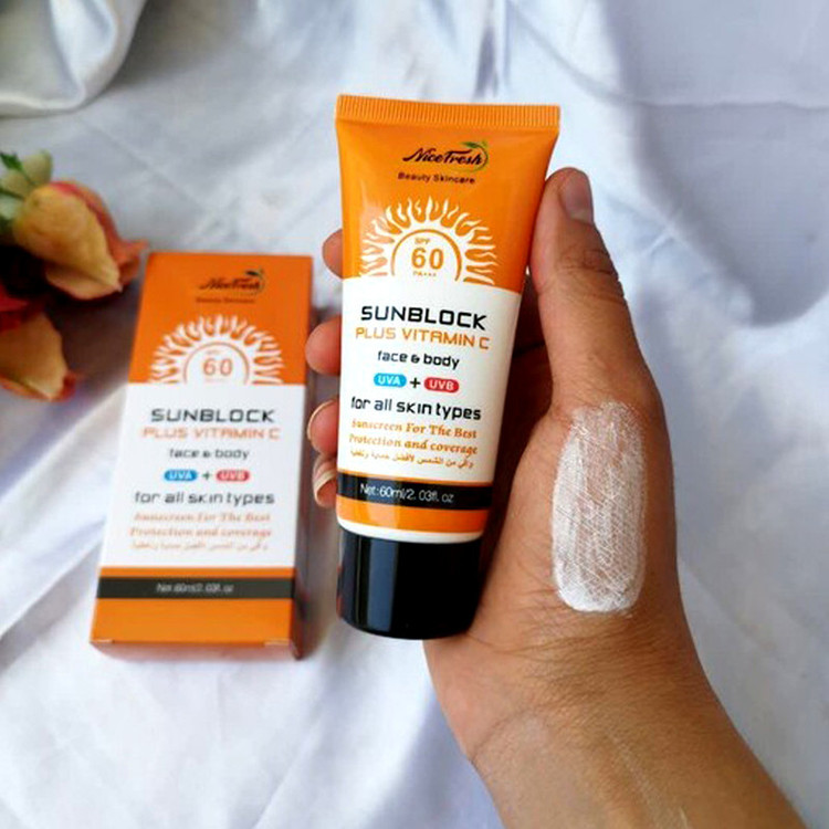 کرم ضد آفتاب بدون رنگ نایس فرش SPF 60 مدل ویتامین C مناسب انواع پوست حجم 60 میلیلیتر