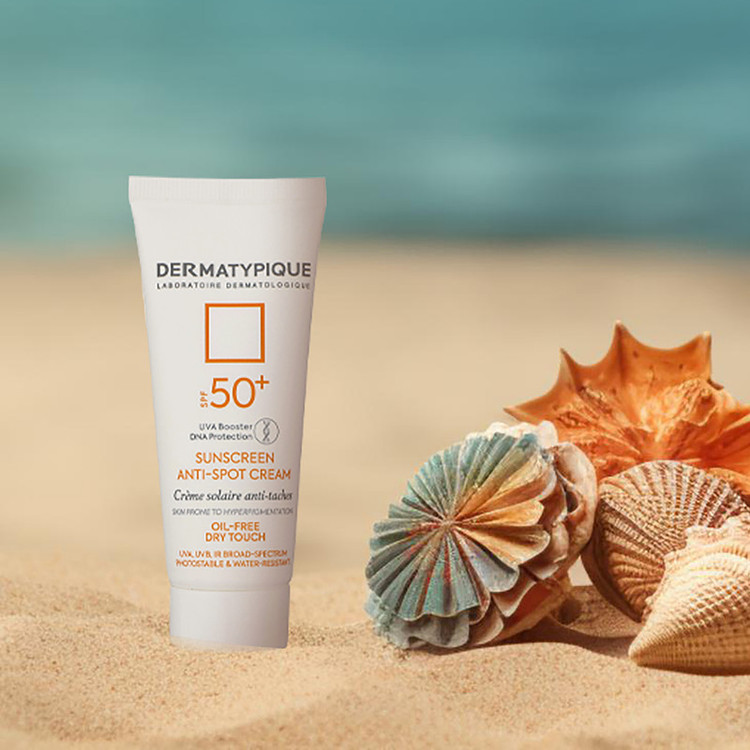 کرم ضدآفتاب بیرنگ درماتیپیک SPF50 مدل Anti spot مناسب انواع پوست، حجم 40 میلیلیتر