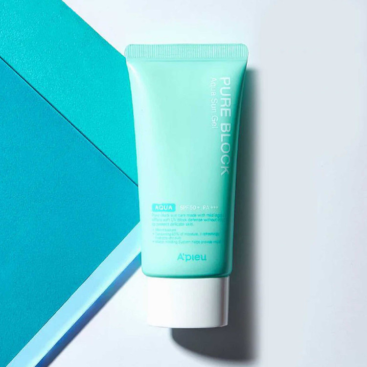 ژل ضد آفتاب بدون رنگ اپیو SPF 50 مدل AQUA مناسب انواع پوست حجم 50 میلیلیتر