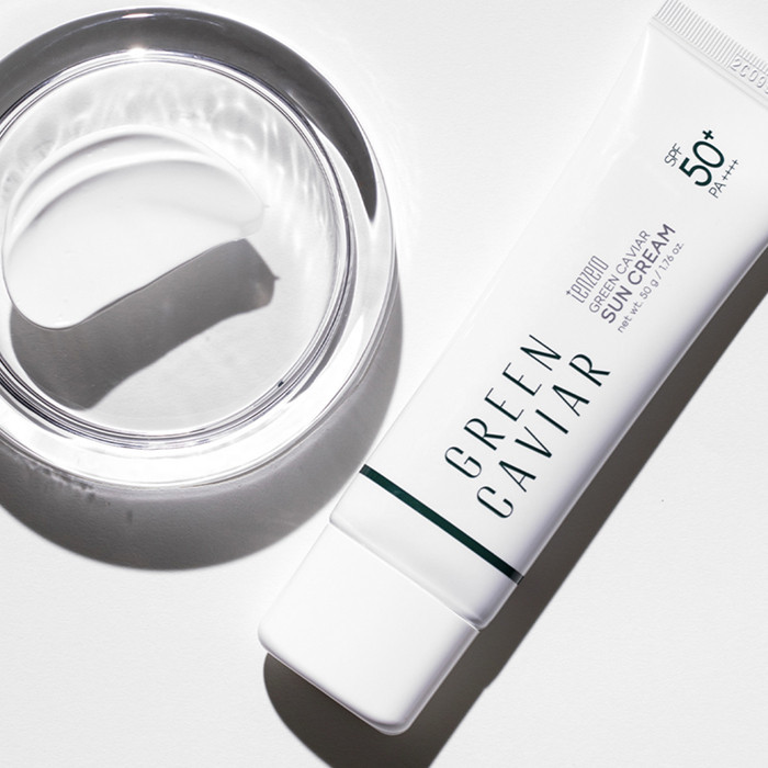 کرم ضد آفتاب بدون رنگ تن زیرو SPF 50 مدل Green Caviar مناسب انواع پوست حجم 50 میلیلیتر