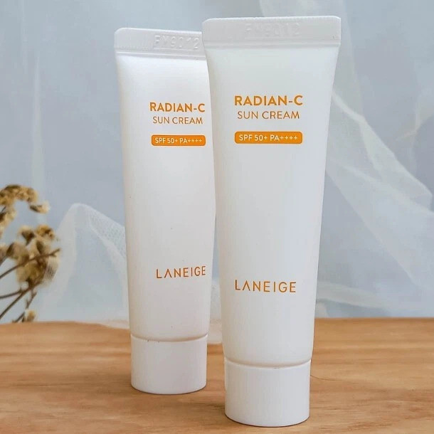 کرم ضد آفتاب بیرنگ لانیژ SPF 50 مدل Radian-C محافظ UVA ،UVB و PA+++ مناسب برای انواع پوست حجم 10 میلیلیتر بسته دو عددی
