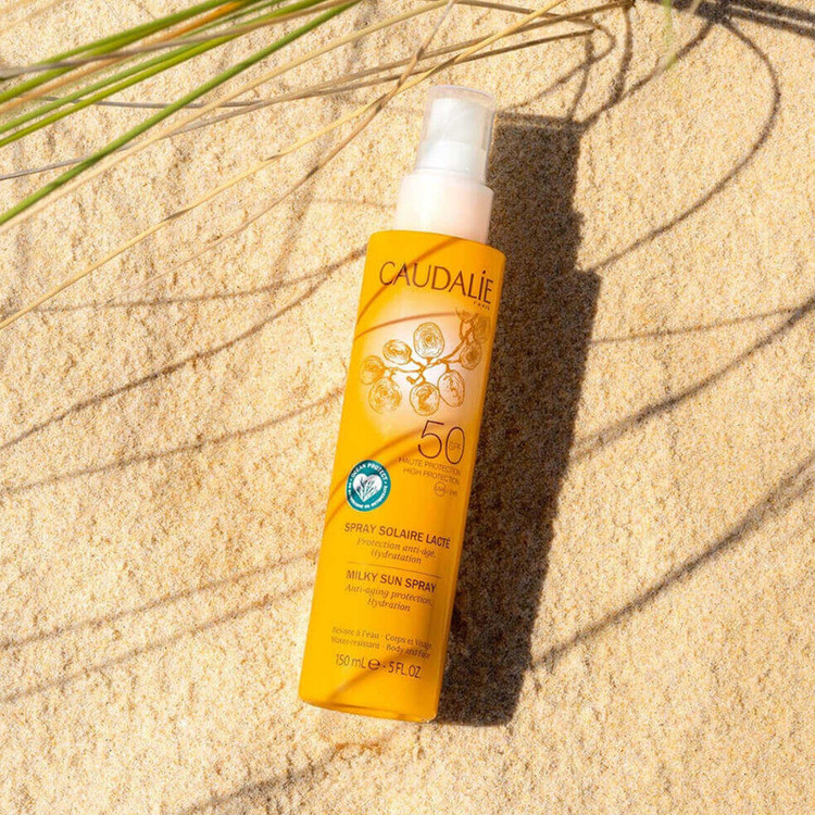 اسپری ضد آفتاب بی رنگ کدلی SPF50 مدل HYDRATATION مناسب انوع پوست حجم 75 میلی لیتر
