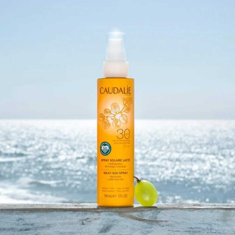 اسپری ضد آفتاب بی رنگ کدلی SPF50 مدل HYDRATATION مناسب انوع پوست حجم 75 میلی لیتر