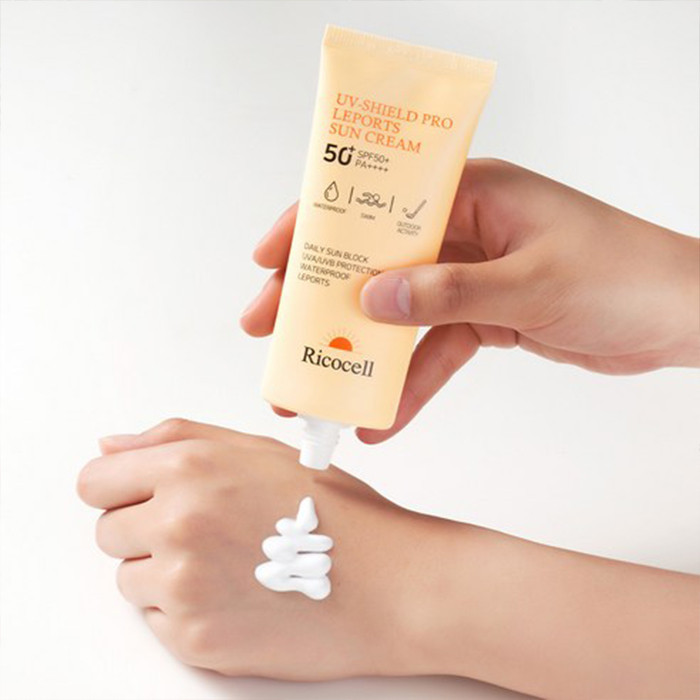 کرم ضد آفتاب بدون رنگ ریکاسل SPF 50 مدل روزانه مناسب انواع پوست حجم 70 میلیلیتر