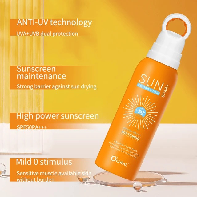 اسپری ضدآفتاب بدون رنگ اوچیل SPF 50 مدل سبک محافظت UVA ، UVB و +++PA حاوی آبرسان مناسب انواع پوست با حجم 150 میلی لیتر