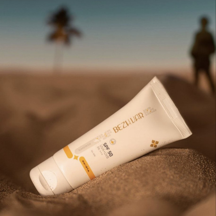 کرم ضد آفتاب بدون رنگ بژوار SPF 50 مدل 001 مناسب انواع پوست حجم 40 میلی لیتر