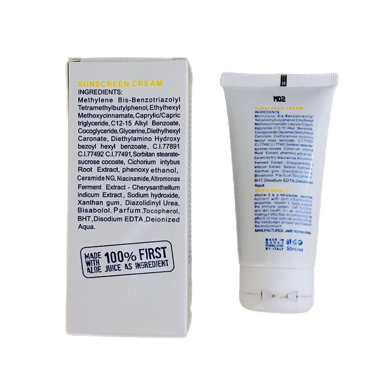 کرم ضد آفتاب رنگی مارین رز SPF 50 مدل M 03 مناسب پوستهای چرب حجم 50 میلیلیتر