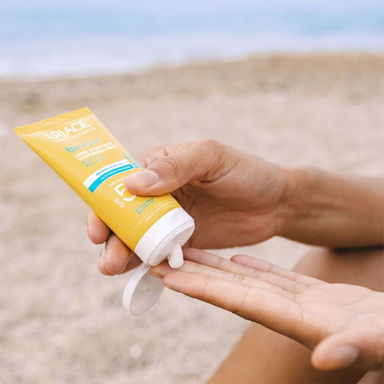 کرم ضد آفتاب بدون رنگ اوریاژ SPF 50 مدل bari مناسب پوستهای حساس حجم ۵۰ میلی لیتر