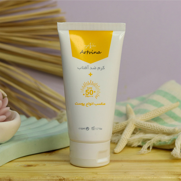 کرم ضد آفتاب بیرنگ آرت وینا، SPF50، مدل vitamin، مناسب انواع پوست با حجم 50 میلیلیتر، محافظتکننده در برابر اشعههای UVA و PA ،UVB+++، ضد چروک و روشنکننده، با ماندگاری 2 ساعته
