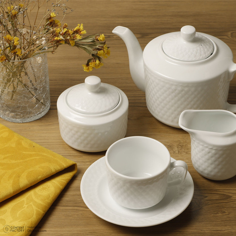 سرویس غذاخوری 102 پارچه چینی زرین ایران سری رادیانس مدل White درجه یک