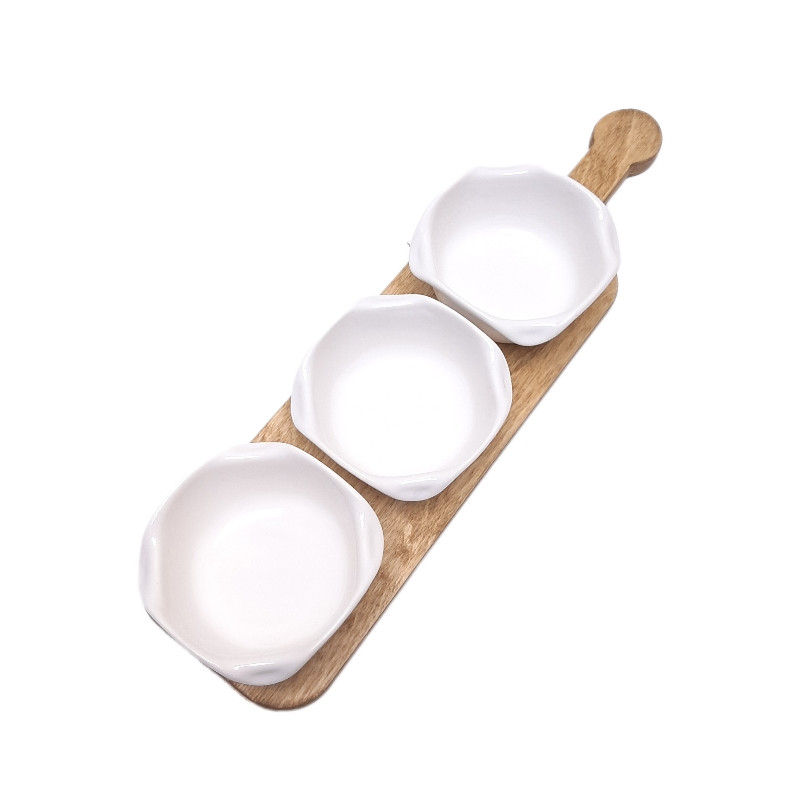 اردوخوری مربع 3 عدد کاسه سرامیک با قطر 10 سانتیمتر و ارتفاع 5 سانتیمتر، سینی چوبی ضدآب با ضخامت 12 میلی‌متر، مناسب پذیرایی